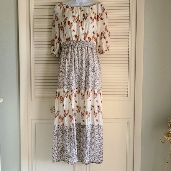 J Gee Dresses & Skirts - J Gee Cottage Core Floral Dress